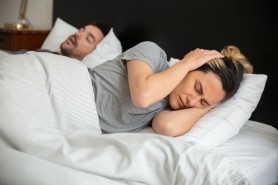 Experții bat alarma: Poți muri în somn de la sforăit